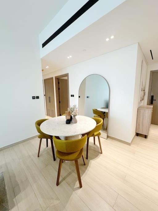 Luxury Apartment, Prime Location New And Stylish Appartement