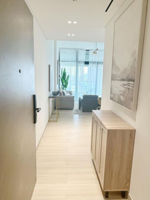 Luxury Apartment, Prime Location New And Stylish * Dubaï