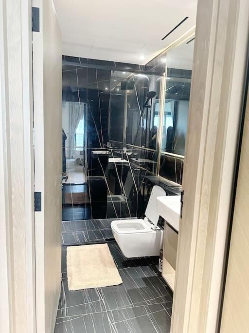 Luxury Apartment, Prime Location New And Stylish *