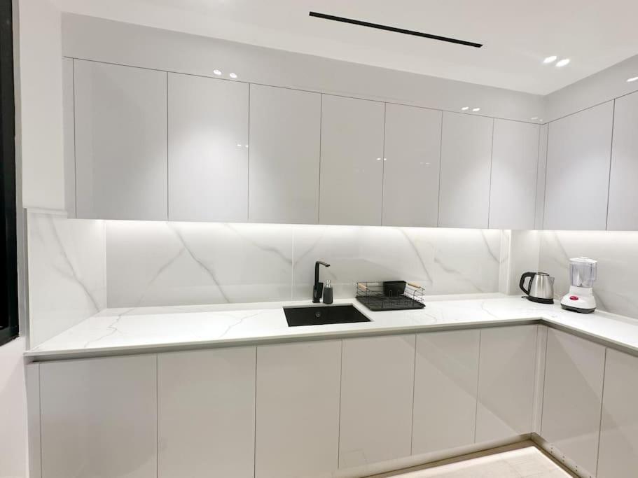 Luxury Apartment, Prime Location New And Stylish Appartement *