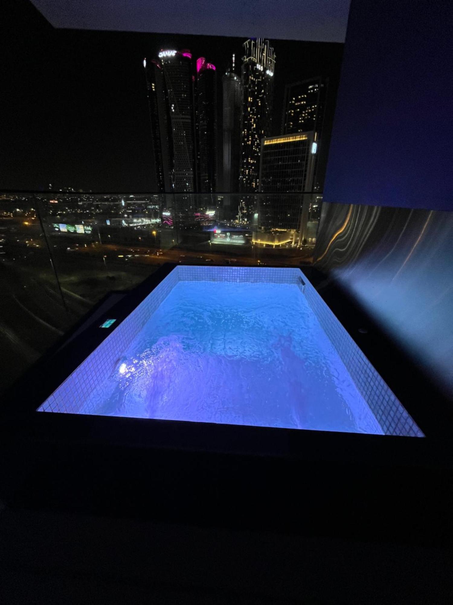 Luxury 2br Burj View & Jacuzzi