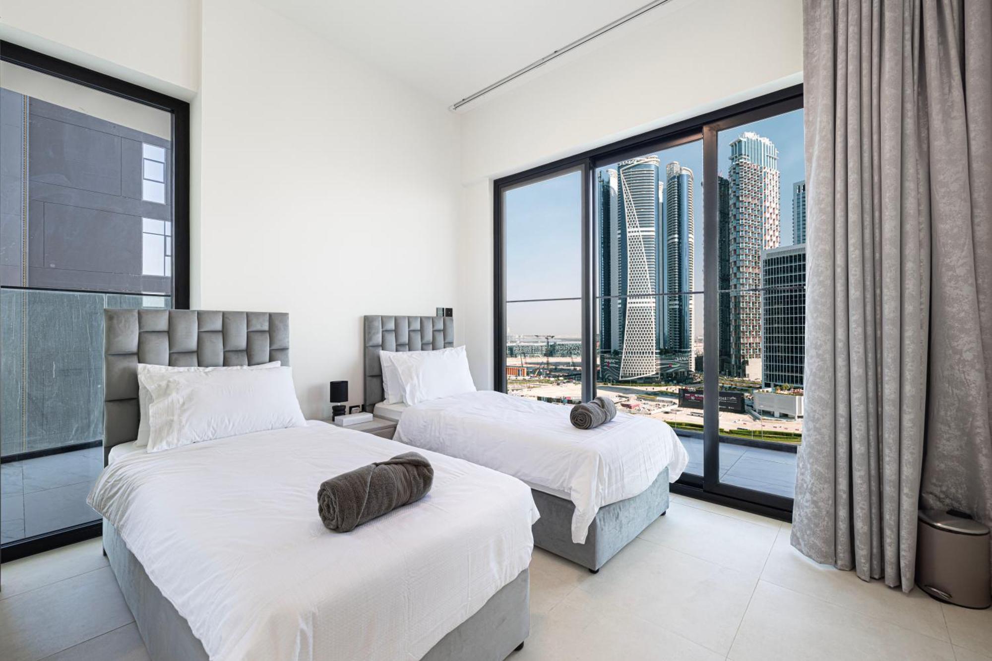 Luxury 2br Burj View & Jacuzzi *