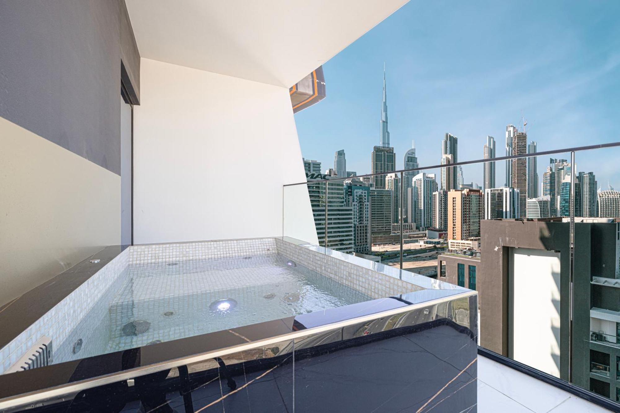 Luxury 2br Burj View & Jacuzzi Appartement *