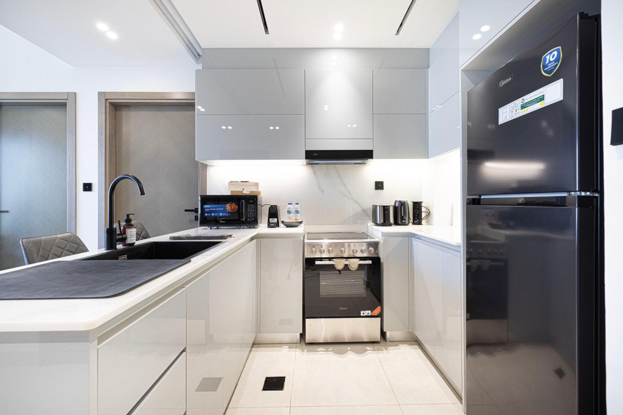 Luxury 2br Burj View & Jacuzzi *