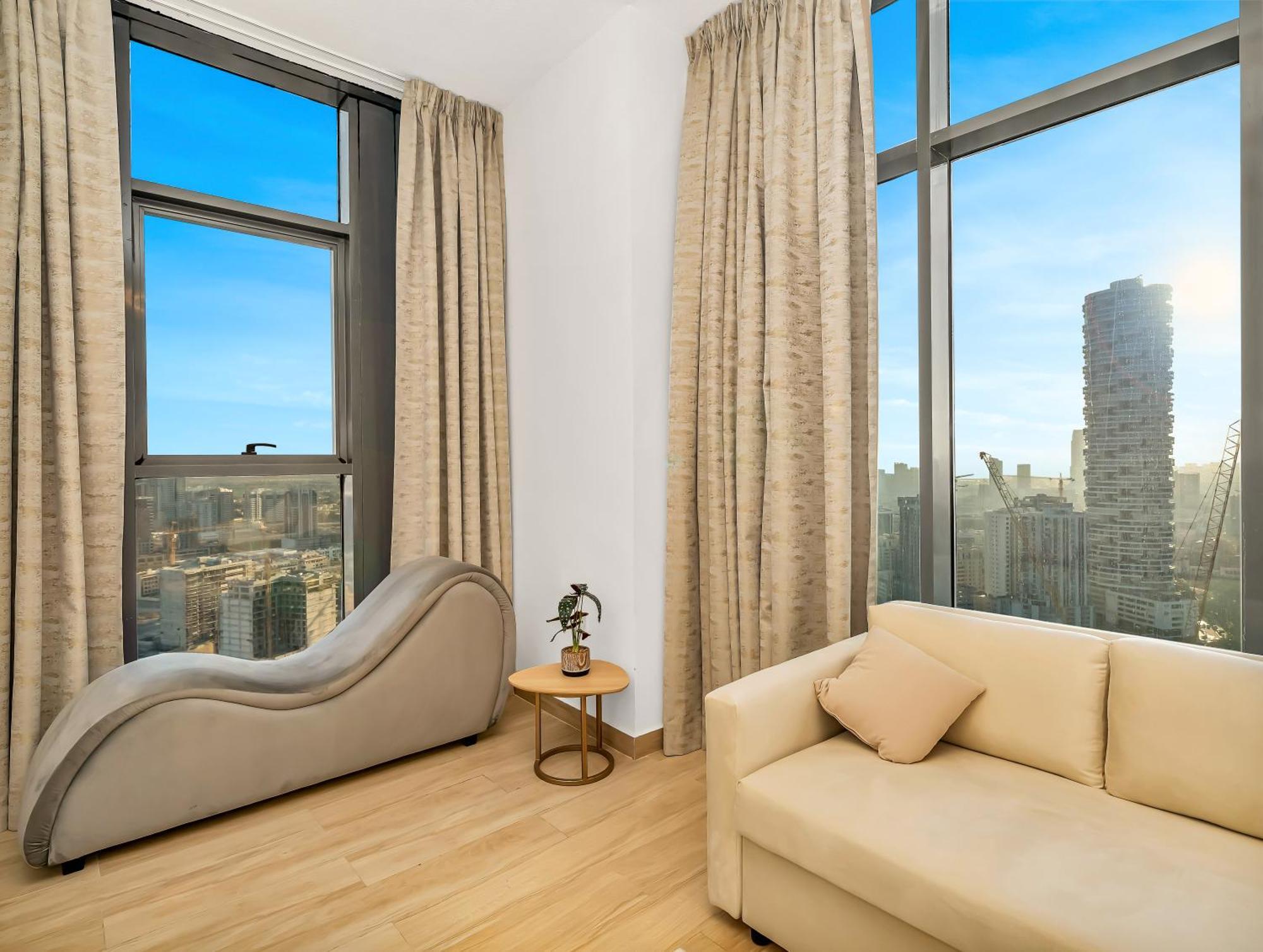 1 Bedroom Five Jvc View Appartement