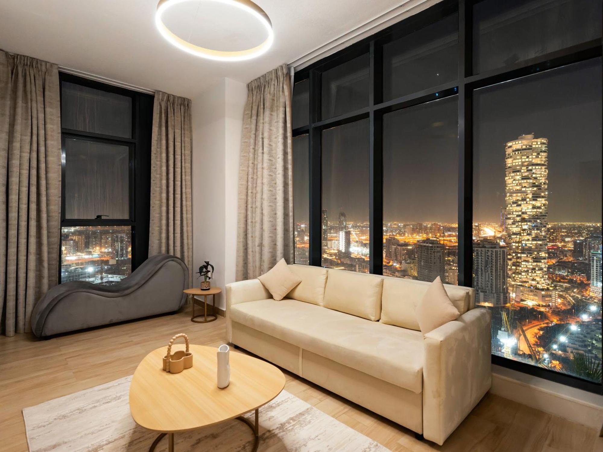 Appartement 1 Bedroom Five Jvc View Dubaï