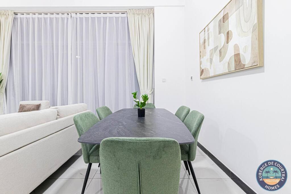 Elegant 3br Duplex Crystal