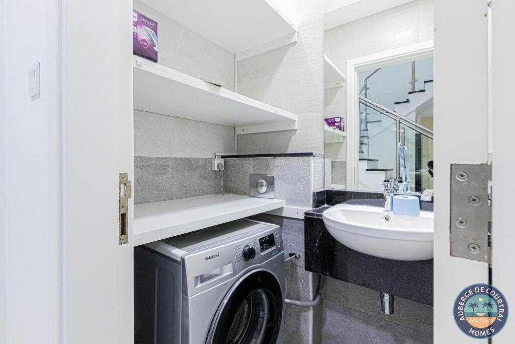 Elegant 3br Duplex Crystal