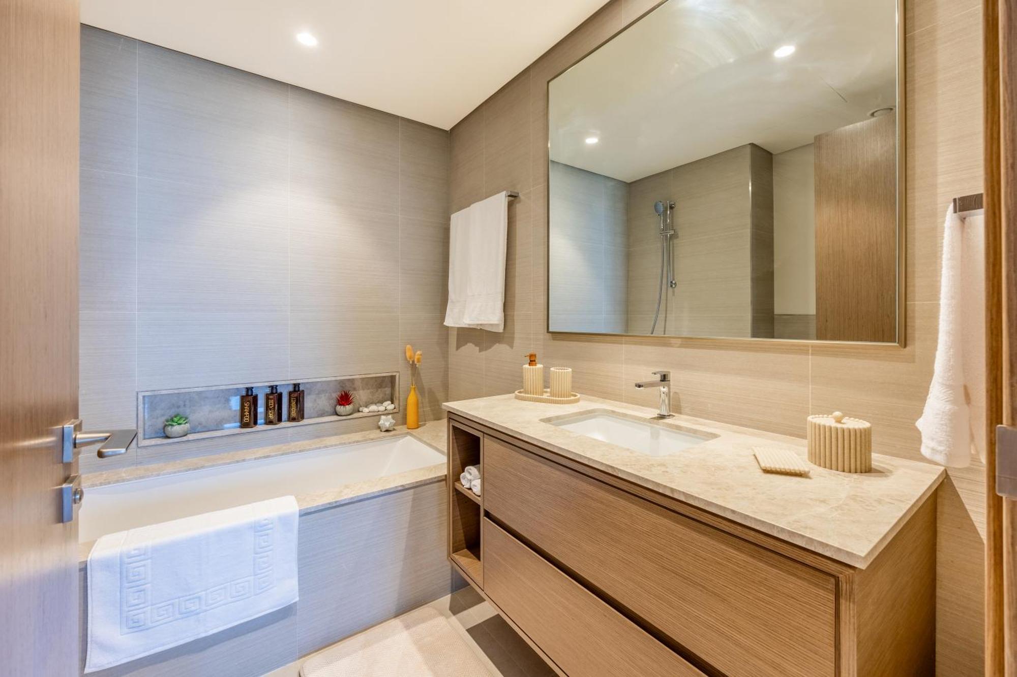 New 2 Bedroom Overlooking Burj Khalifa And Fountain View In Downtown Dubaï