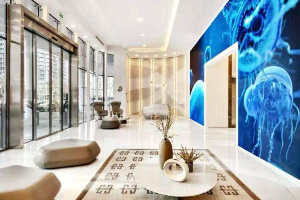 Exquisite In Downtown Burj Khalifa Views With Stunning Pool Apartamento