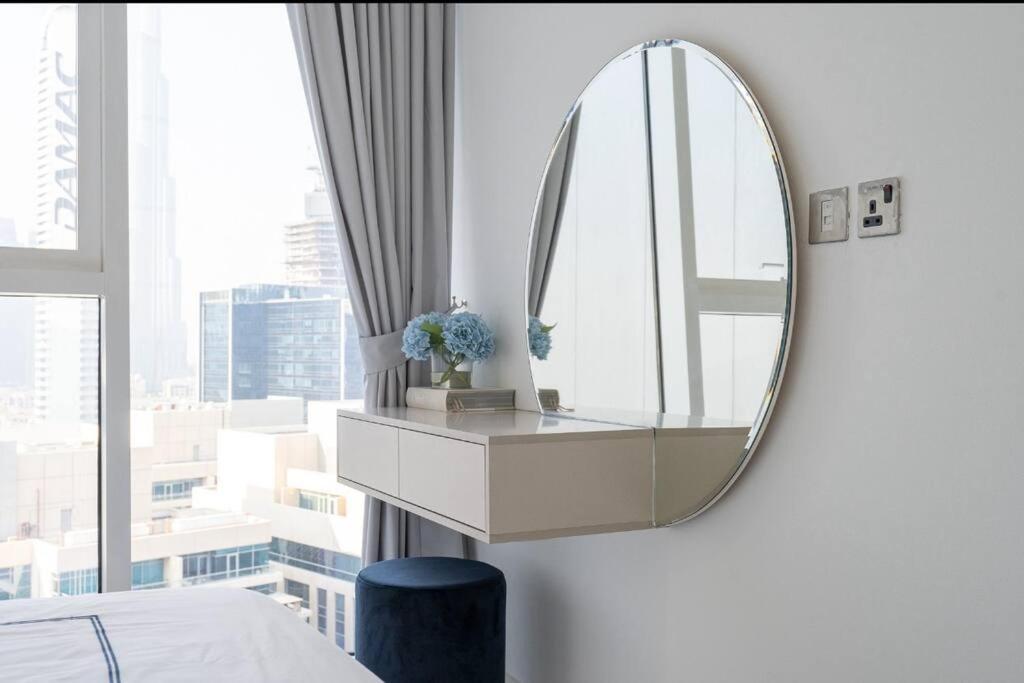 Exquisite In Downtown Burj Khalifa Views With Stunning Pool *