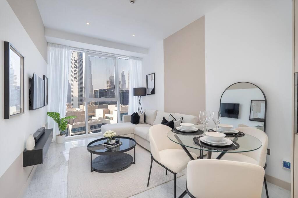 Exquisite In Downtown Burj Khalifa Views With Stunning Pool Apartamento