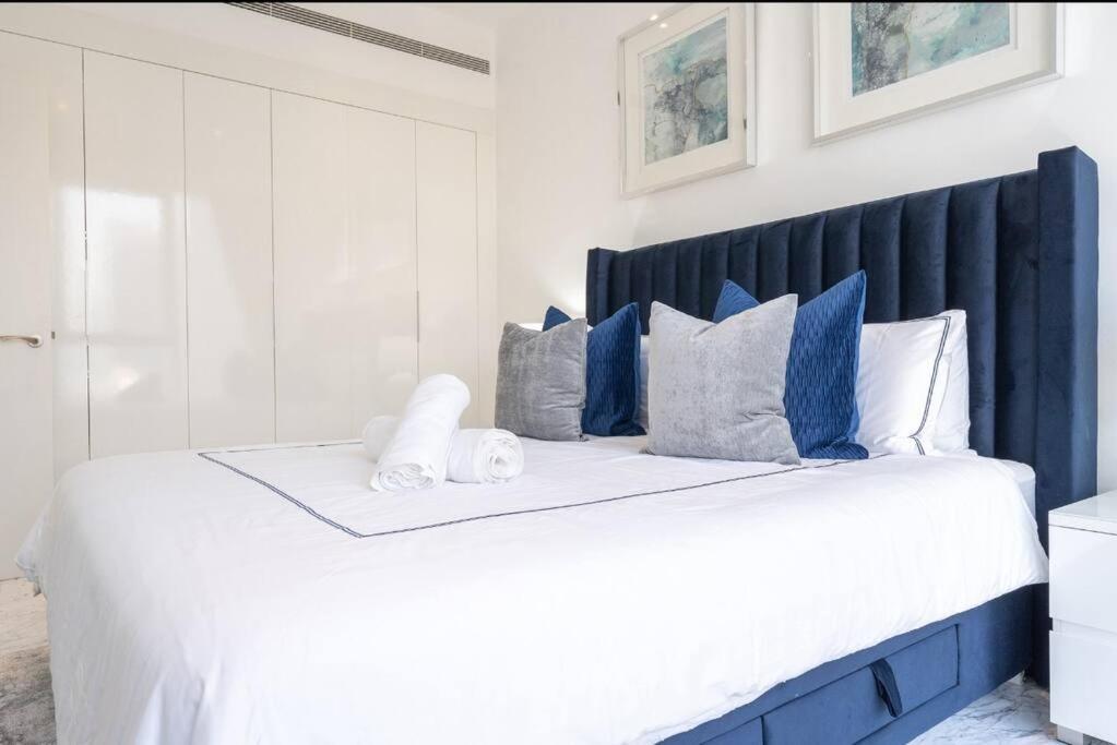 Exquisite In Downtown Burj Khalifa Views With Stunning Pool Apartamento *