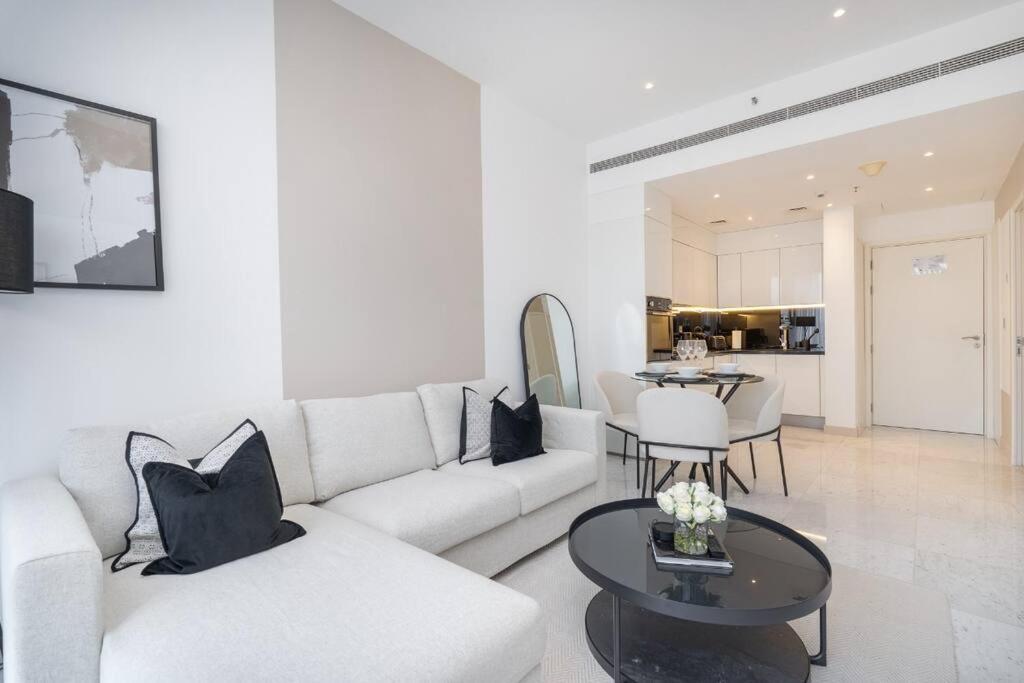 Exquisite In Downtown Burj Khalifa Views With Stunning Pool Apartamento *