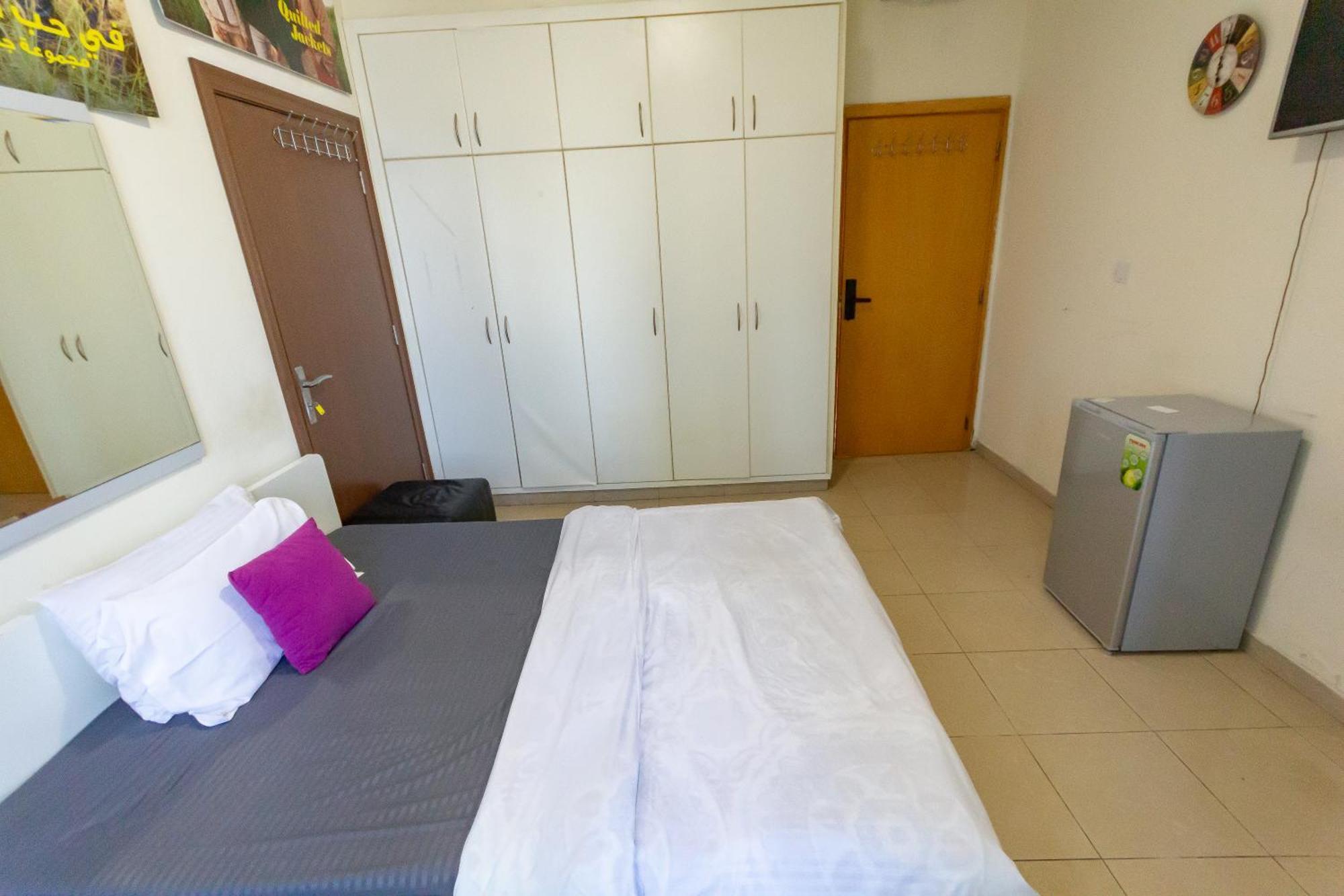 Gazde/Camere de închiriat Nice Budget And Bed Space For 