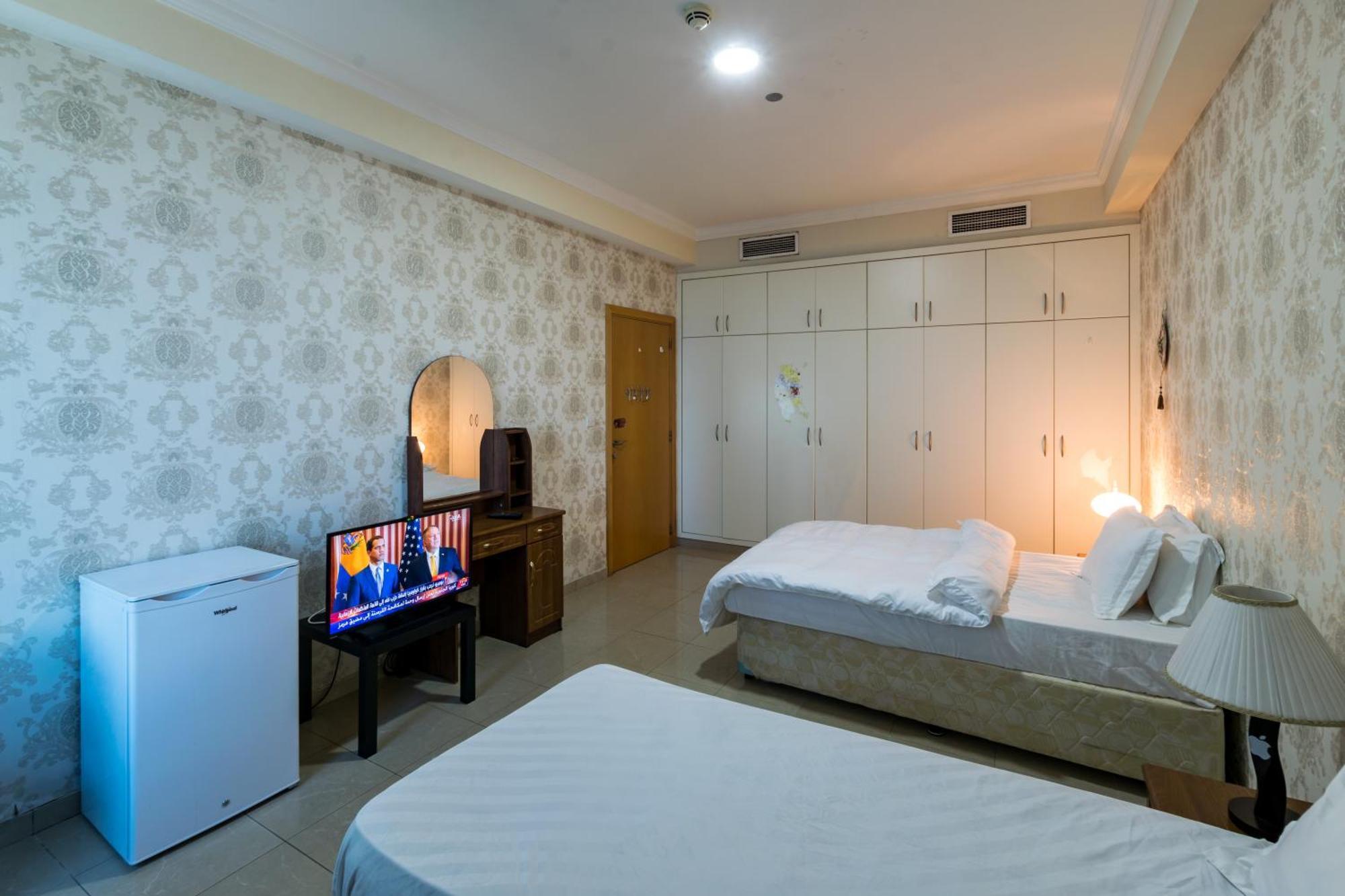 Gazde/Camere de închiriat Nice Budget And Bed Space For 