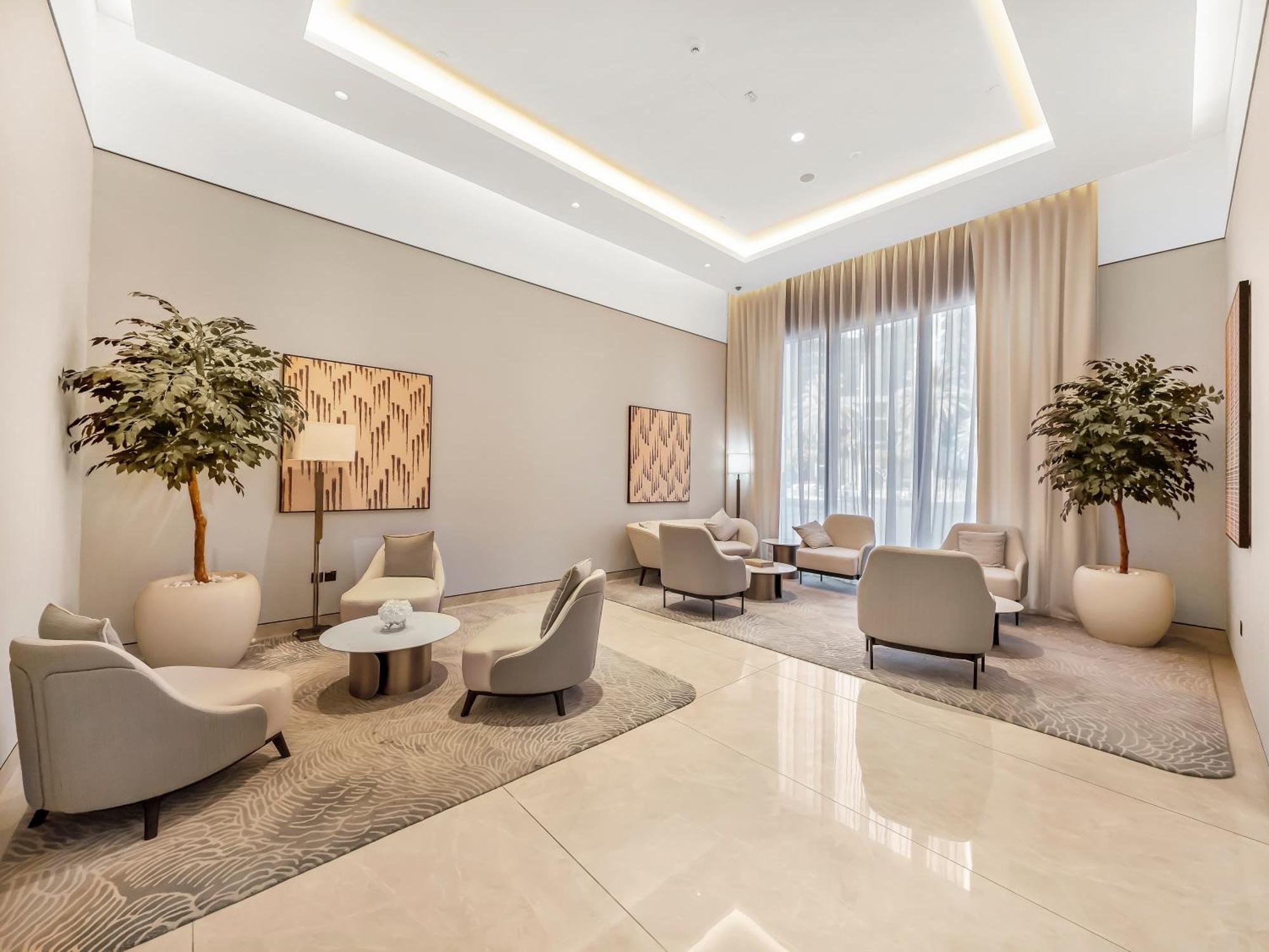 Luxurious & Spacious 2br L Burj & Fountain Views L Walk To Mall L Pool L Gym Apartamento