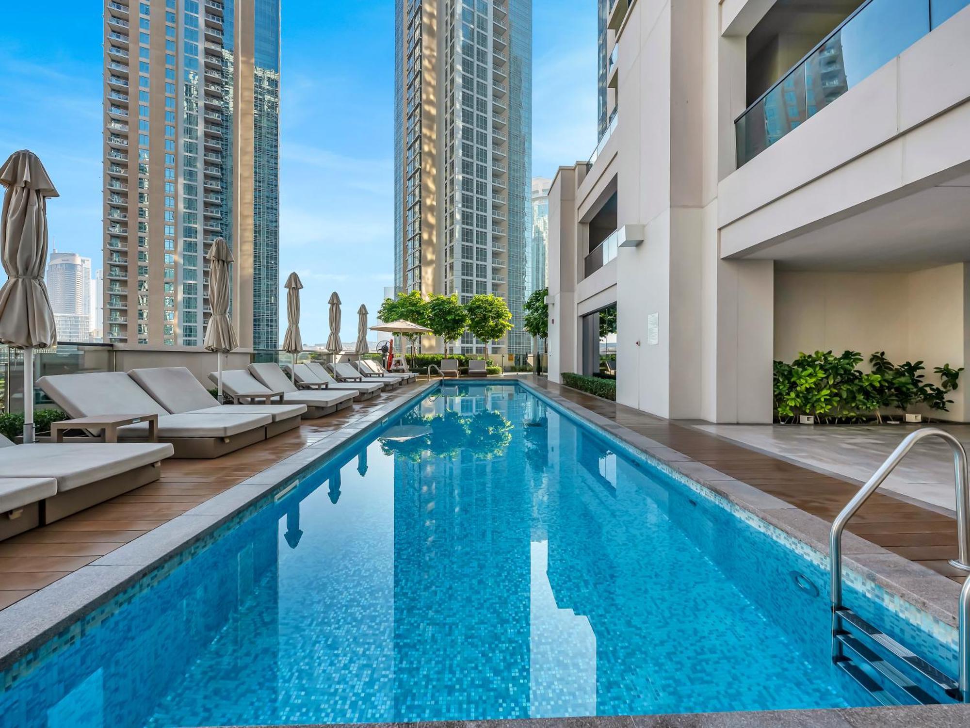 Apartamento Luxurious & Spacious 2br L Burj & Fountain Views L Walk To Mall L Pool L Gym Dubai