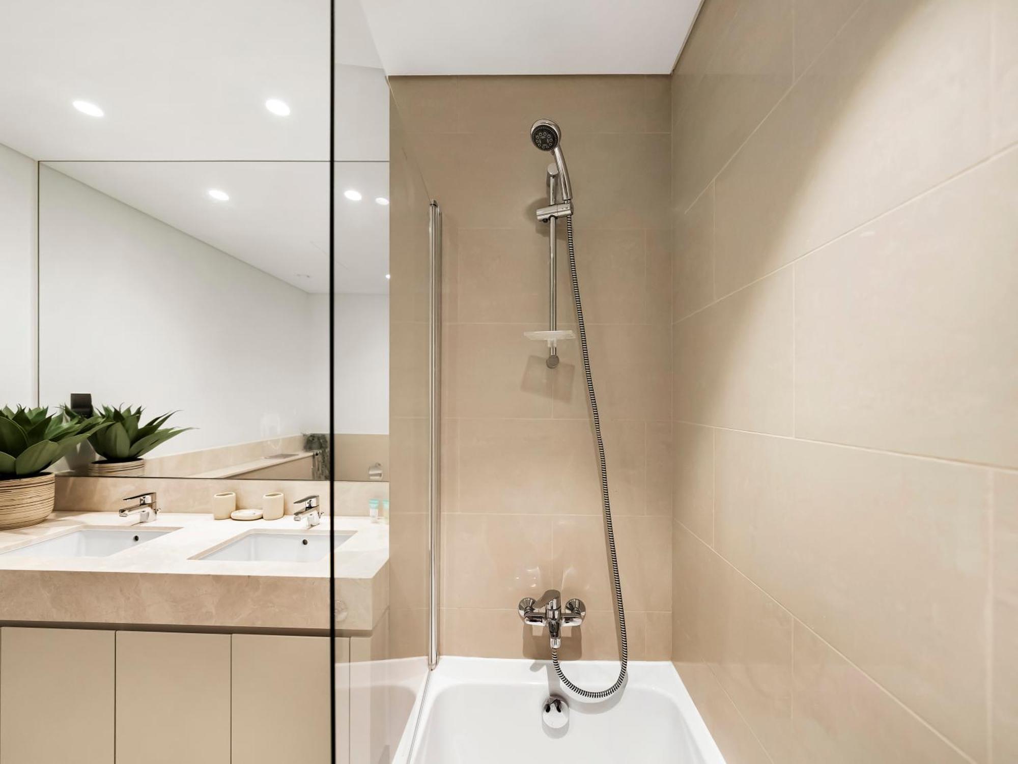 Apartamento Luxurious & Spacious 2br L Burj & Fountain Views L Walk To Mall L Pool L Gym