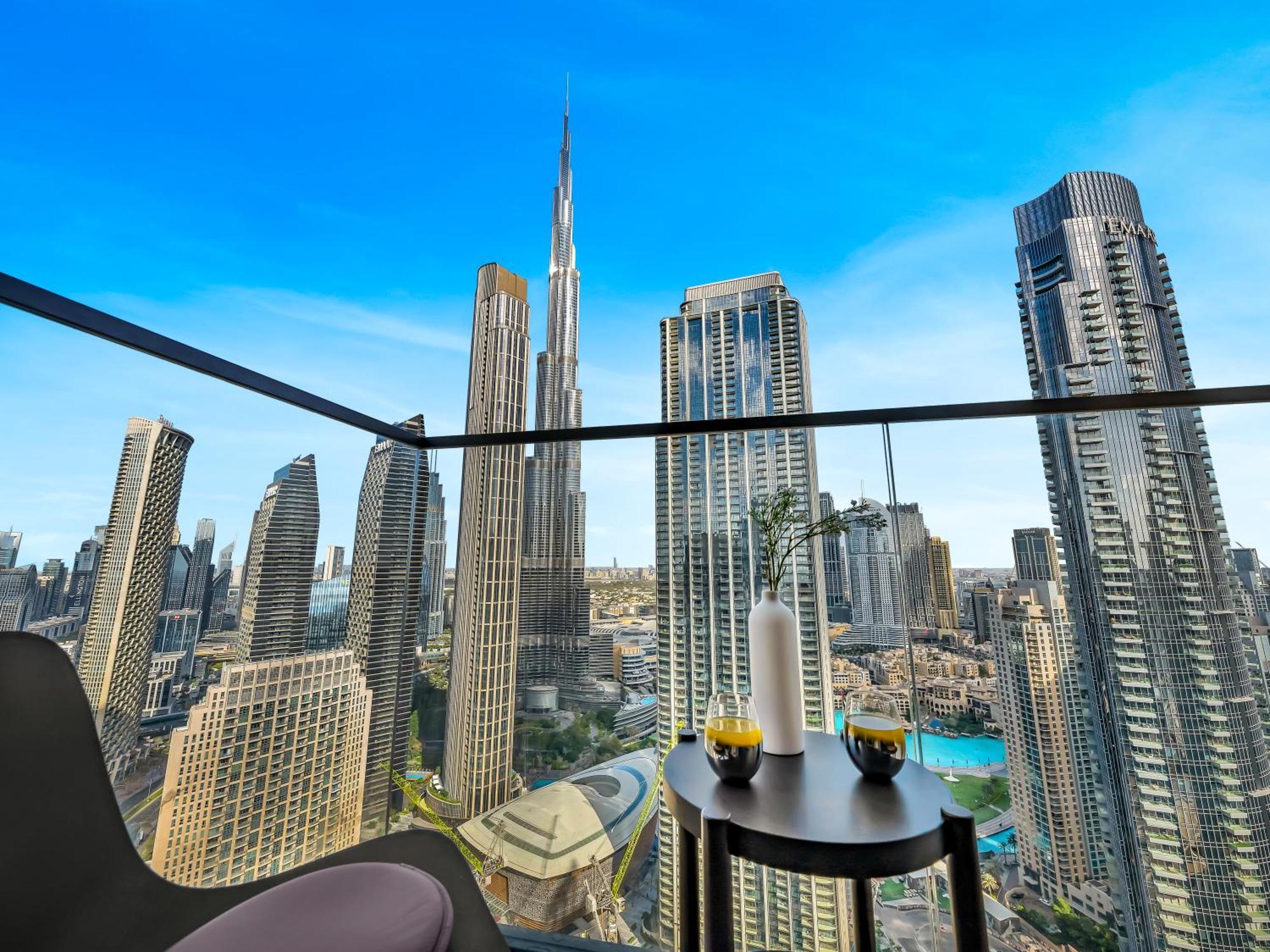 Modern High Rise 2br With Burj Khalifa Views, Steps From Opera And Near Mall Appartement
