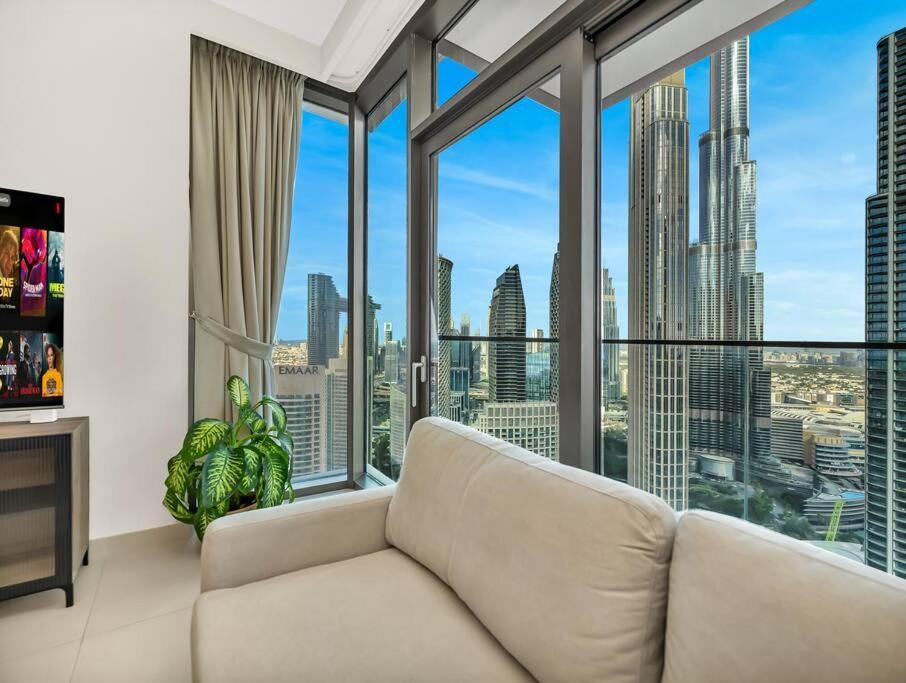 Modern High Rise 2br With Burj Khalifa Views, Steps From Opera And Near Mall * Dubaï