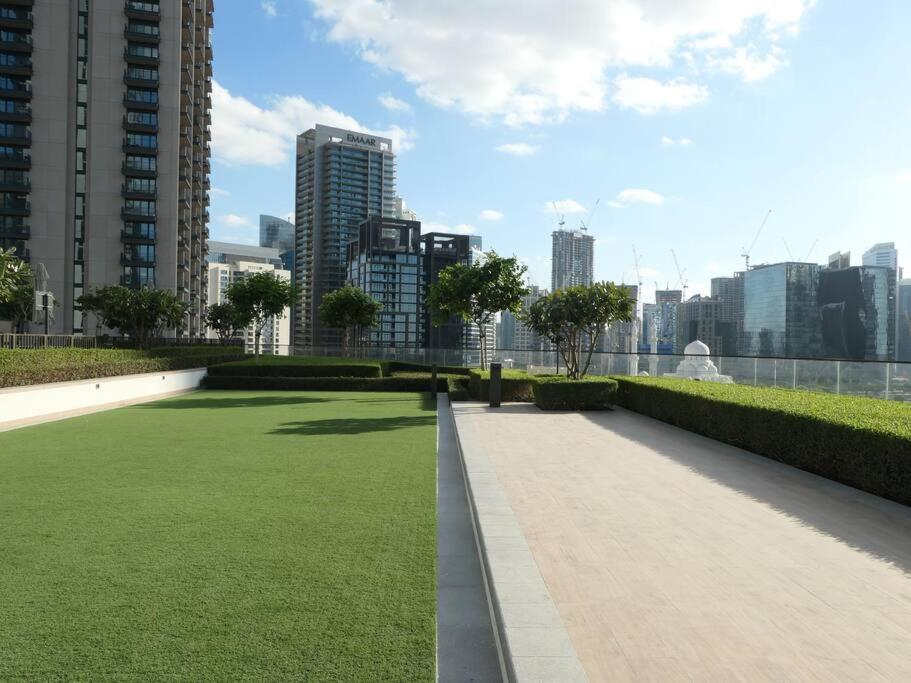 Modern High Rise 2br With Burj Khalifa Views, Steps From Opera And Near Mall Appartement