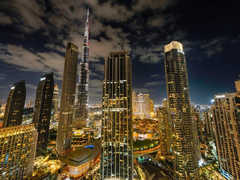 Modern High Rise 2br With Burj Khalifa Views, Steps From Opera And Near Mall Appartement *