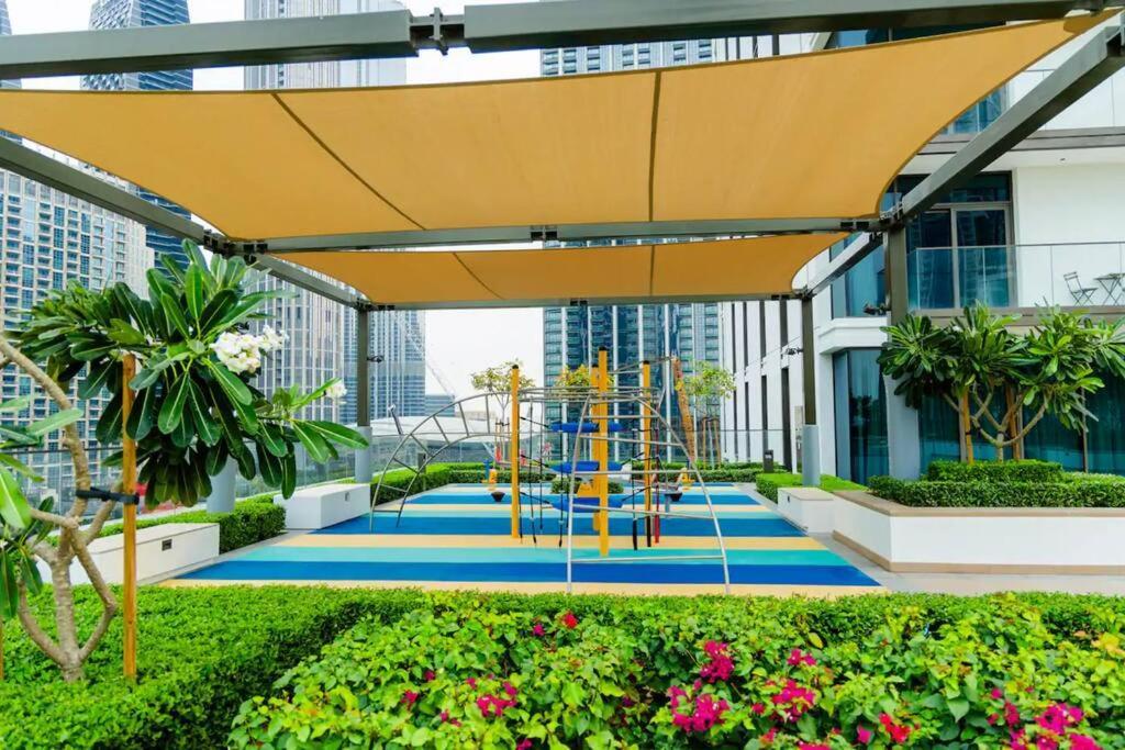 Appartement Modern High Rise 2br With Burj Khalifa Views, Steps From Opera And Near Mall