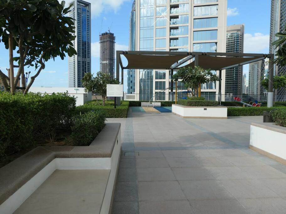 Modern High Rise 2br With Burj Khalifa Views, Steps From Opera And Near Mall Appartement