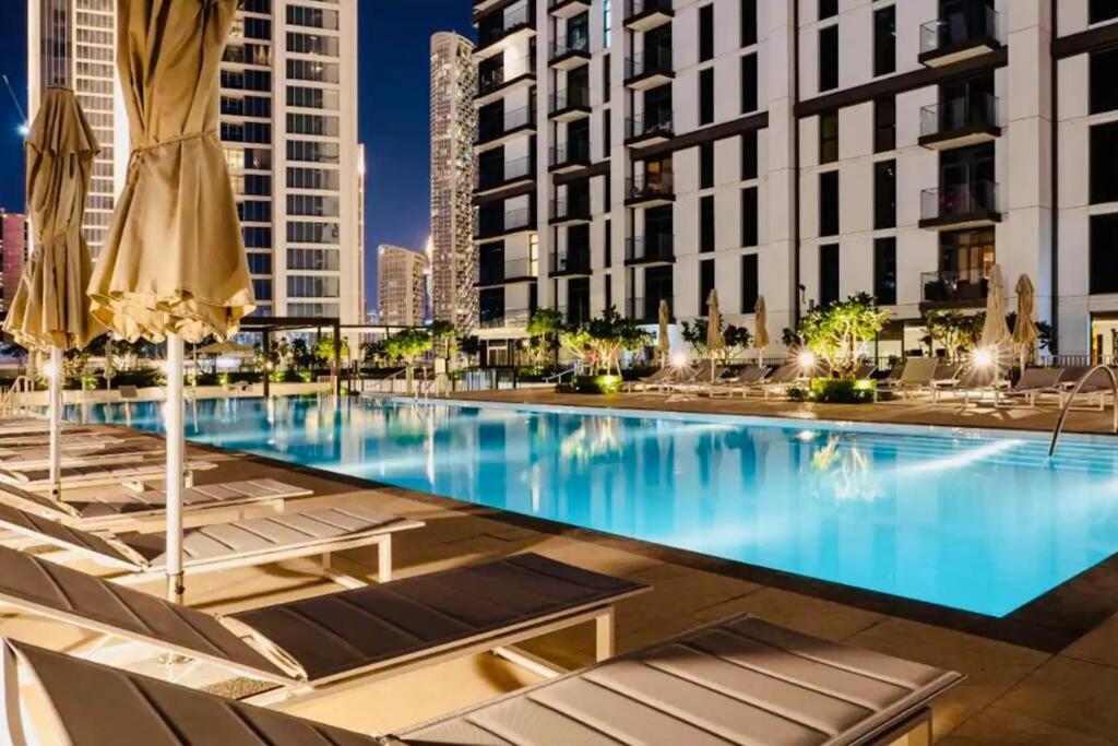 Modern High Rise 2br With Burj Khalifa Views, Steps From Opera And Near Mall * Dubaï
