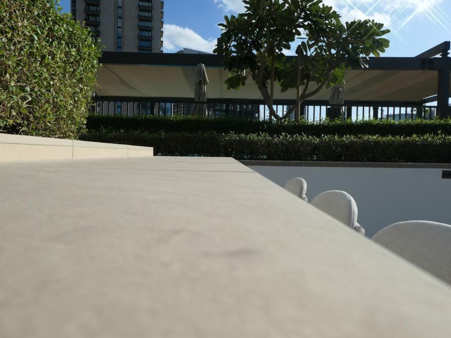 Appartement Modern High Rise 2br With Burj Khalifa Views, Steps From Opera And Near Mall Dubaï