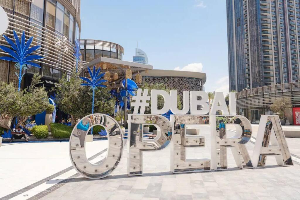 Modern High Rise 2br With Burj Khalifa Views, Steps From Opera And Near Mall Appartement *
