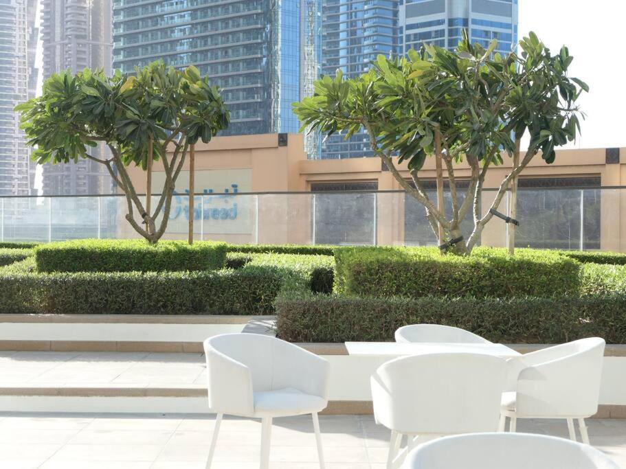 Modern High Rise 2br With Burj Khalifa Views, Steps From Opera And Near Mall Appartement *
