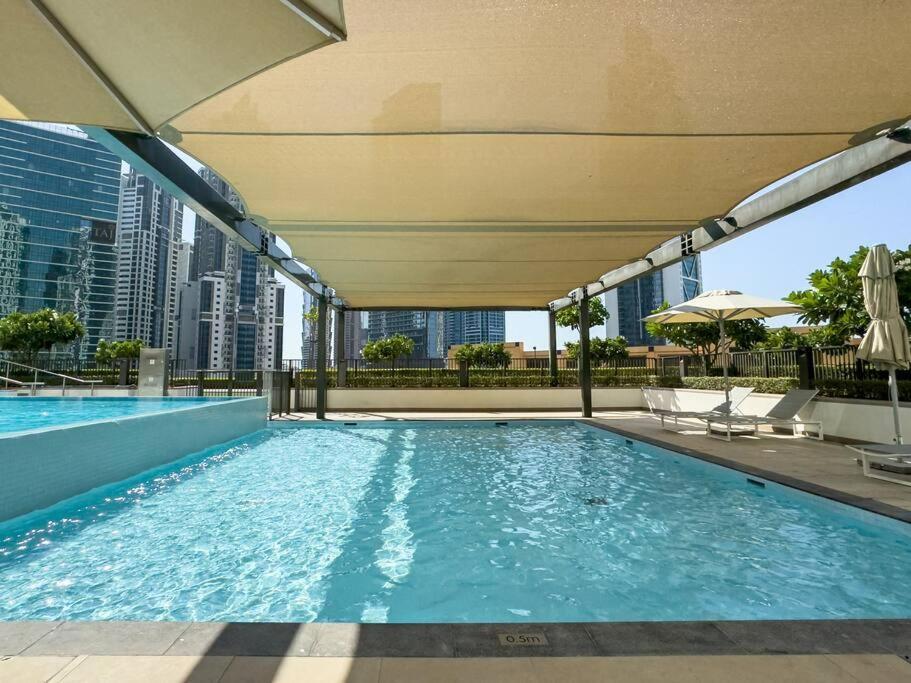 Appartement Modern High Rise 2br With Burj Khalifa Views, Steps From Opera And Near Mall *