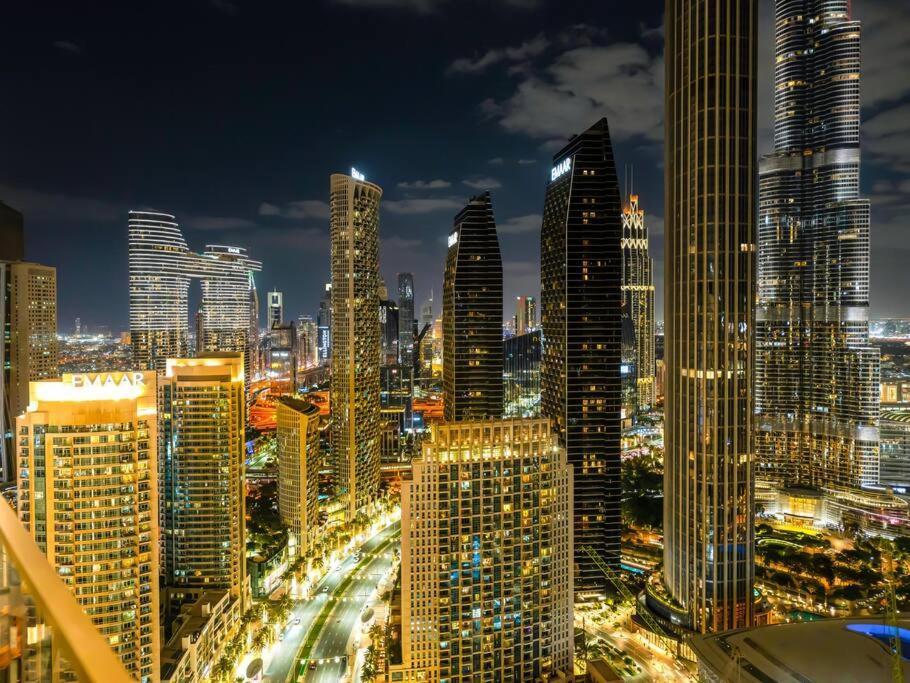 Modern High Rise 2br With Burj Khalifa Views, Steps From Opera And Near Mall Appartement Dubaï