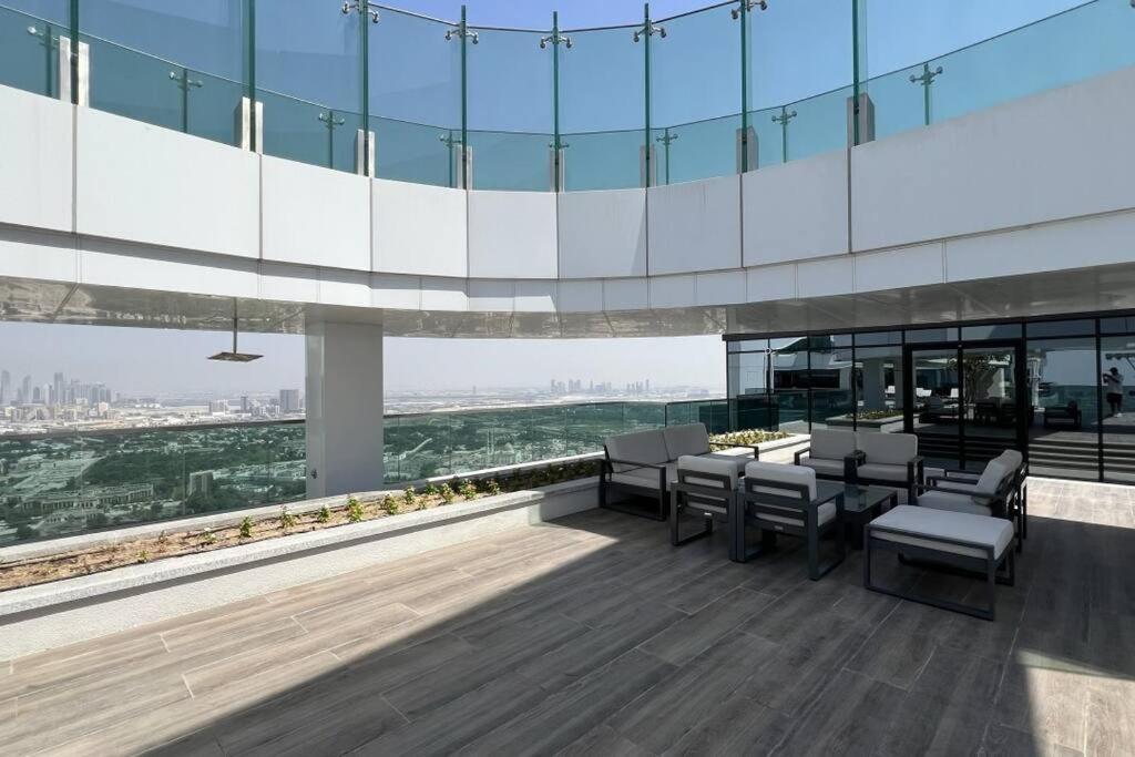Chic 2 Bed Near Trade Centre With 5 Star Amenities Apartamento