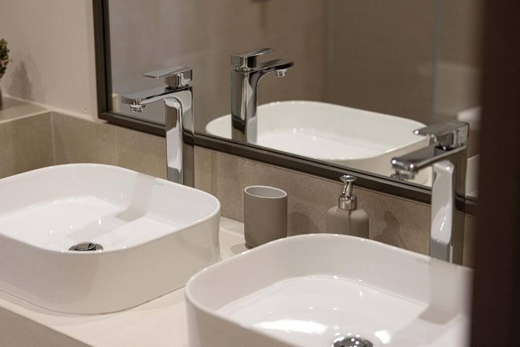 Chic 2 Bed Near Trade Centre With 5 Star Amenities Apartamento