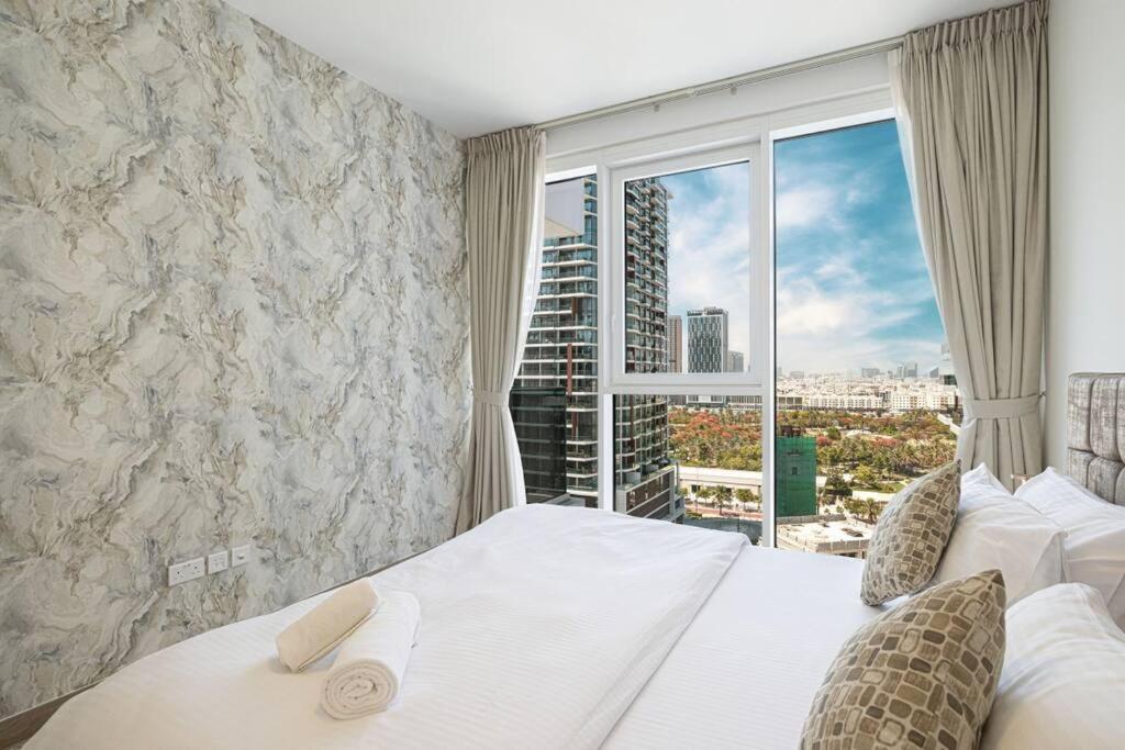 Chic 2 Bed Near Trade Centre With 5 Star Amenities * Dubai