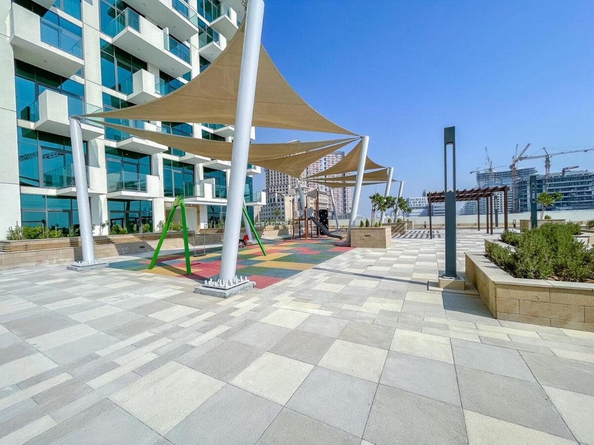 Wonderful With Balcony At Farhad Azizi Dubaï