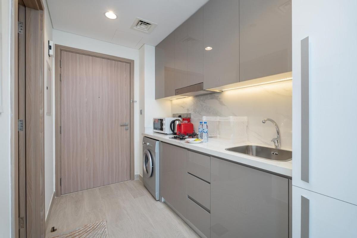 Appartement Wonderful With Balcony At Farhad Azizi Dubaï