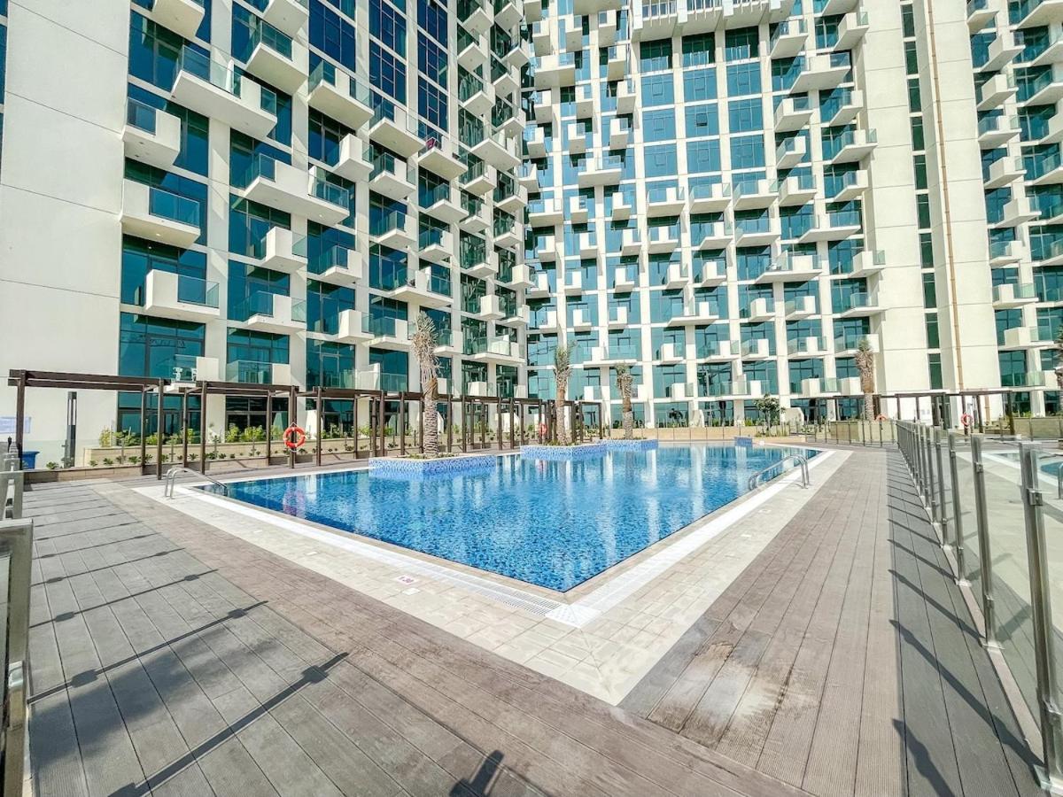 Wonderful With Balcony At Farhad Azizi Dubaï