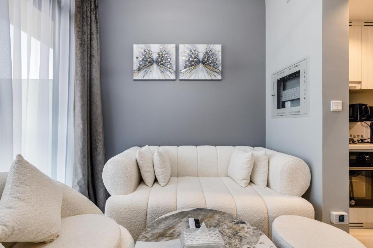 Apartemen Zada Tower 1br In Business Bay Near Metro & Burj Khalifa - Escape 24 Homes