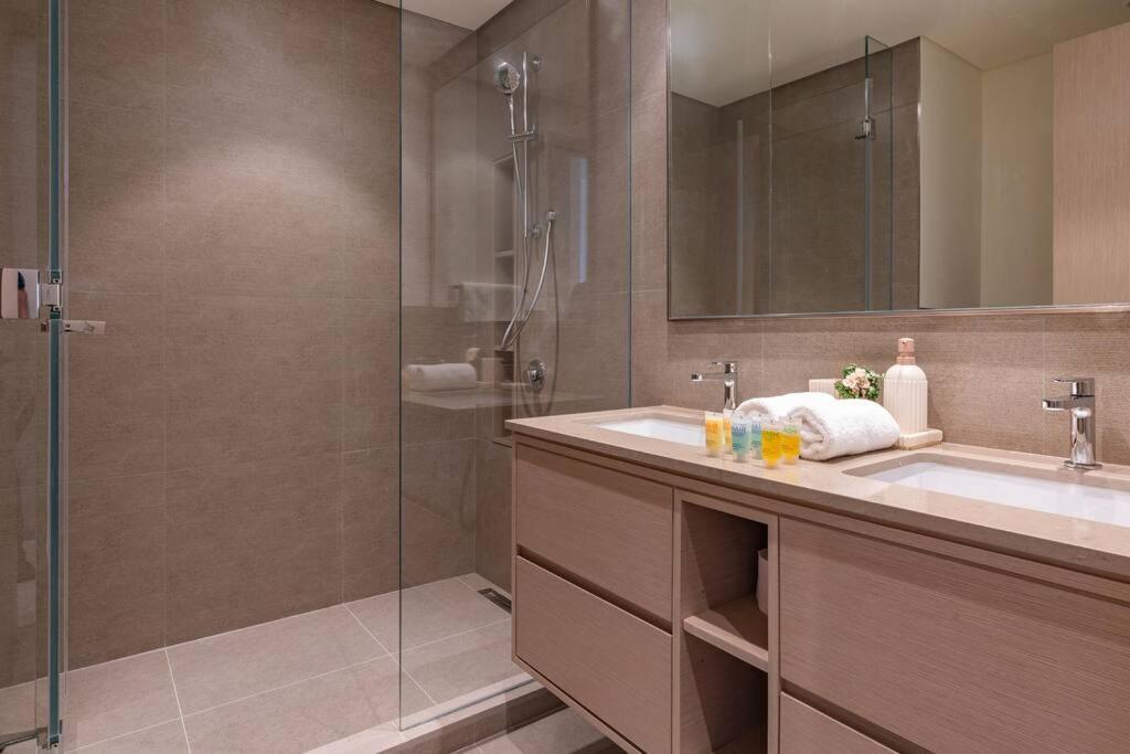 Lux 2 King Bed - Grande Signature Residences *