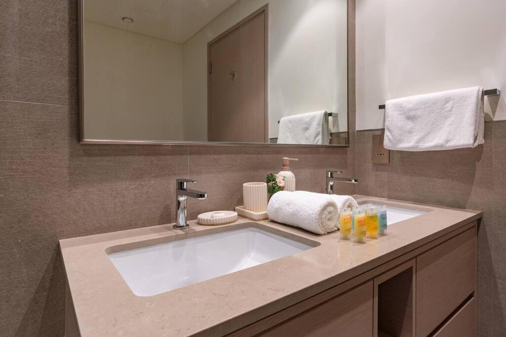 Lux 2 King Bed - Grande Signature Residences