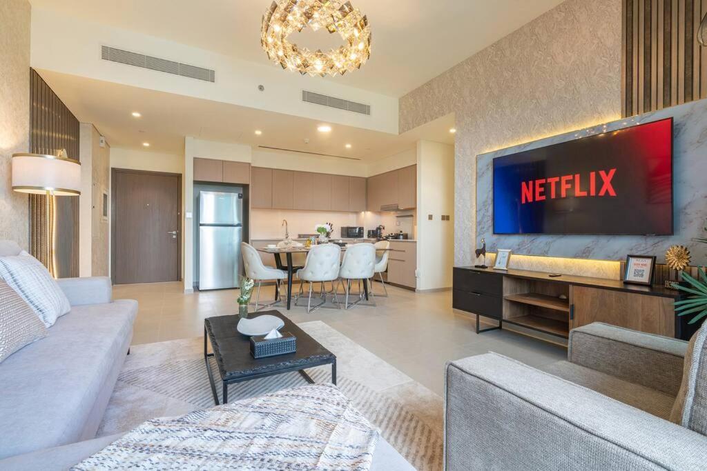 Lux 2 King Bed - Grande Signature Residences