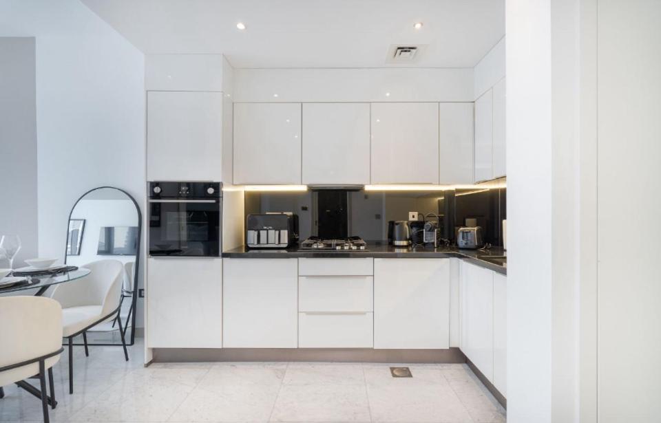 Apartamento Exquisite In Downtown Burj Khalifa Views With Stunning Pool Dubai