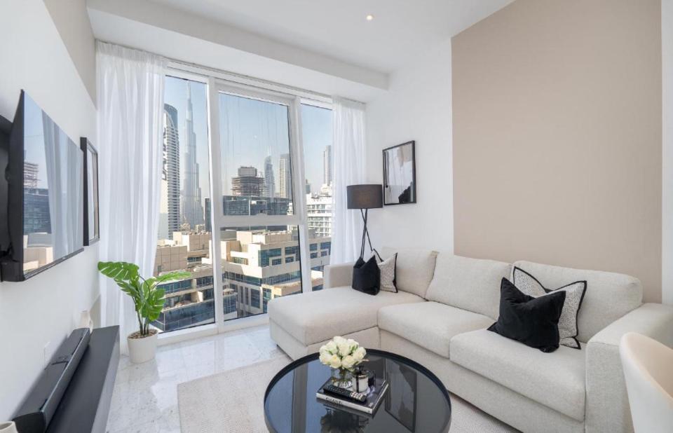 Exquisite In Downtown Burj Khalifa Views With Stunning Pool Apartamento