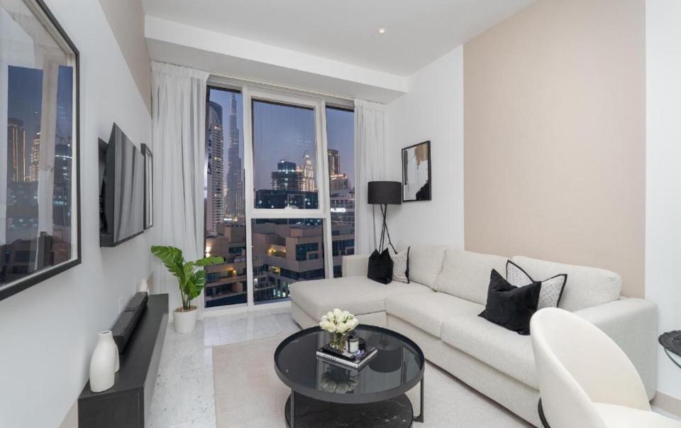 Apartamento Exquisite In Downtown Burj Khalifa Views With Stunning Pool Dubai