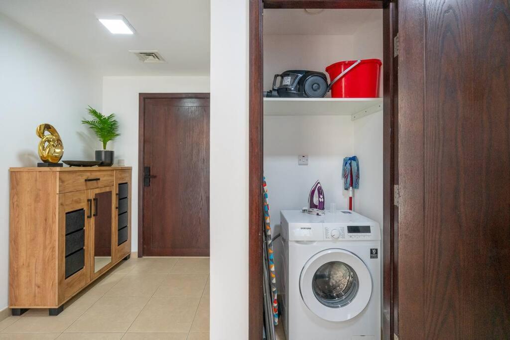 Modern 1-bedroom With Stunning Views Apartment *