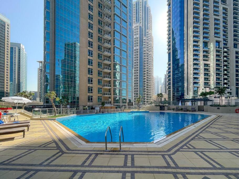 Modern 1-bedroom With Stunning Views Apartment